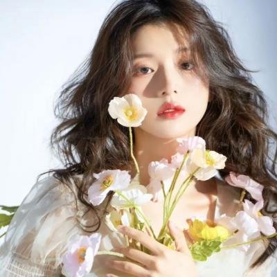 顽皮豹在树林里